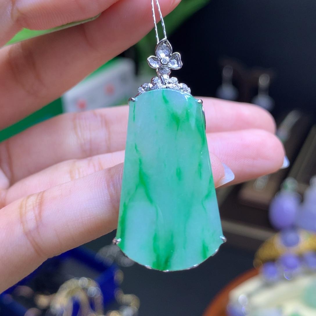 翡翠颈饰18K金镶嵌天然