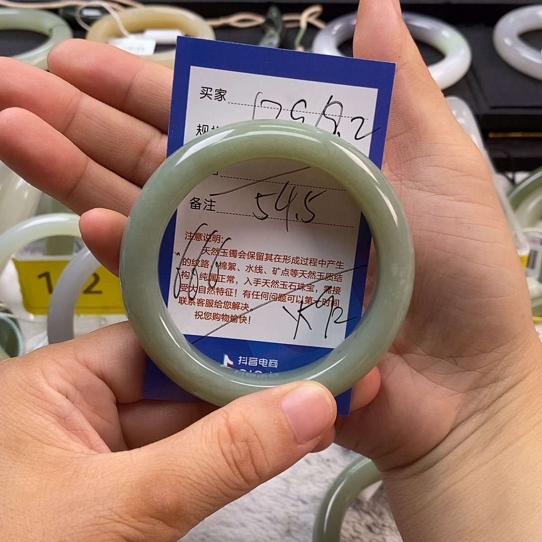 娜***痣和田玉未镶嵌手镯