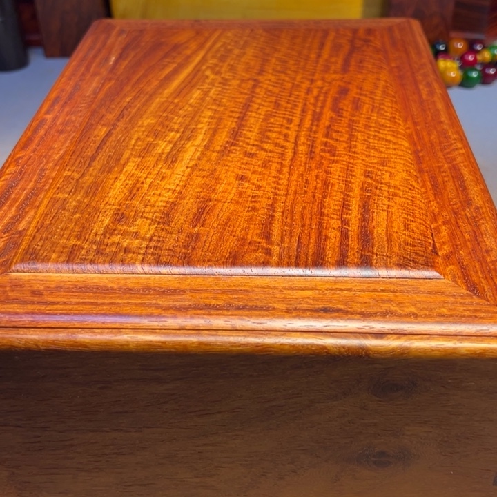 东***家机关盒。             