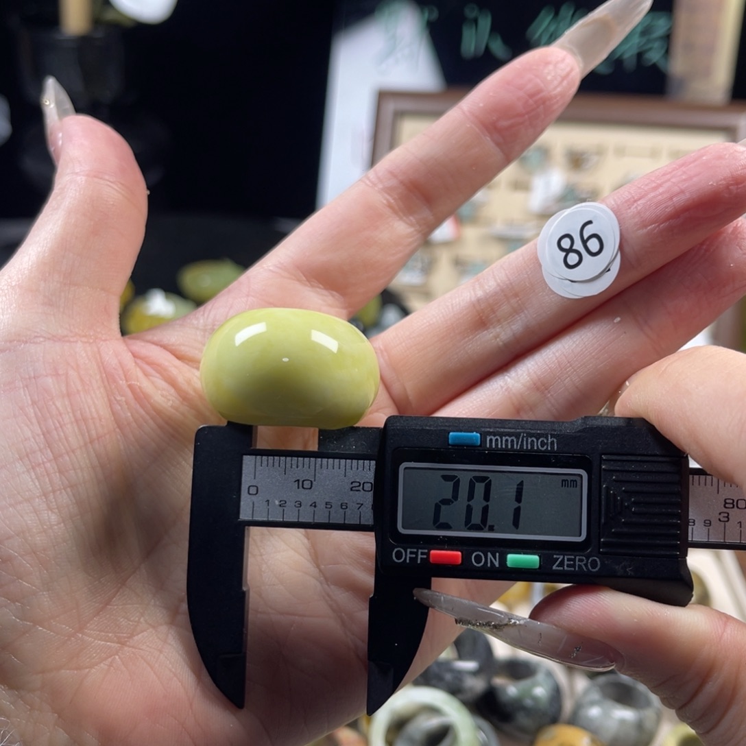 小***西蛇纹石玉未镶嵌戒指