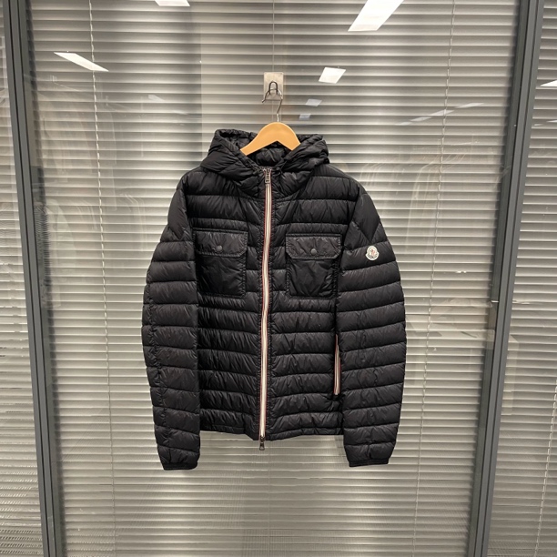 99新 MONCLER 拉链彩条双口袋薄款羽绒服 4码  #10179