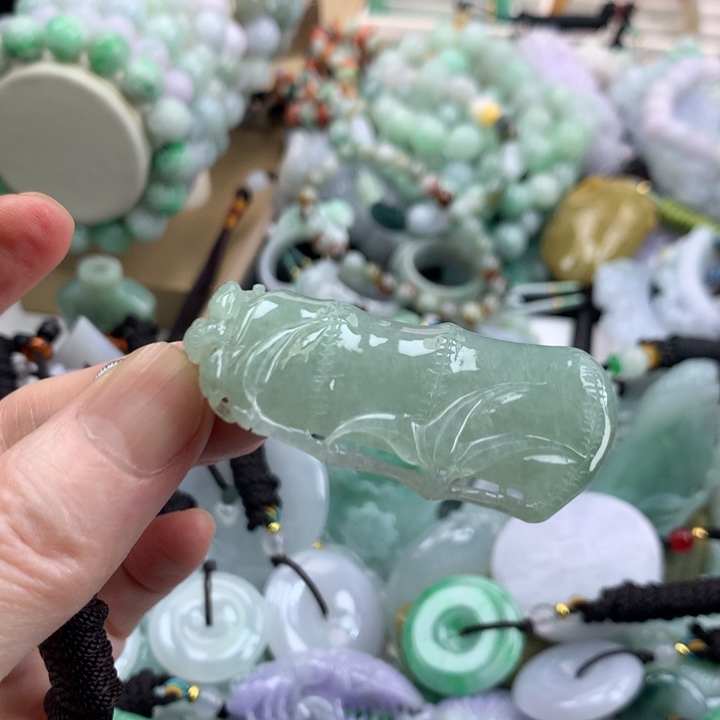 翡翠未镶嵌颈饰吊坠