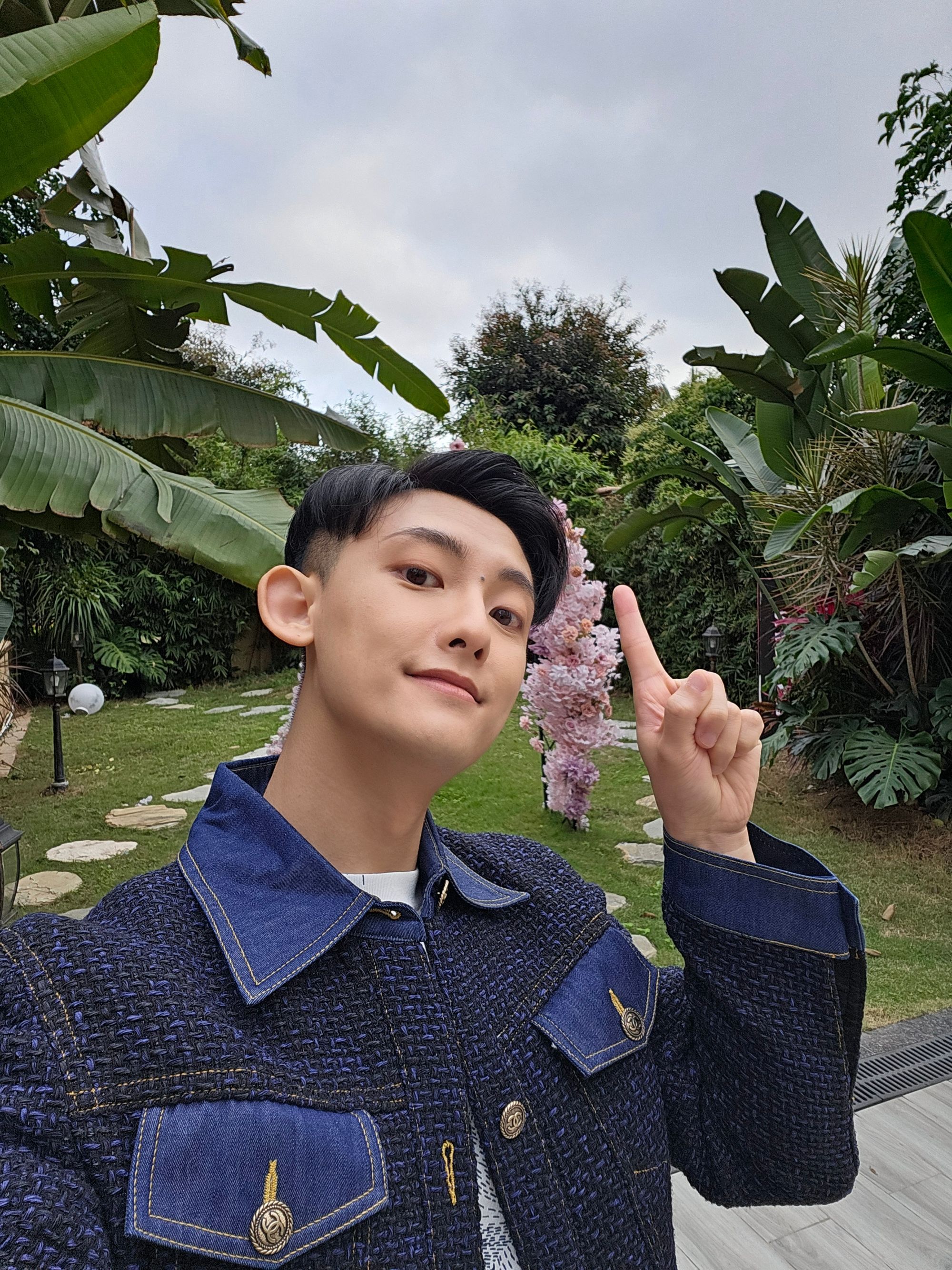 TOLEX2025新款手工时尚毛绒女包焦糖色