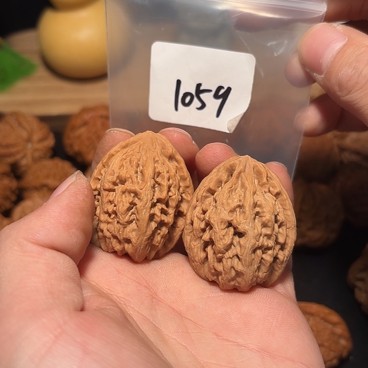 文玩核桃把件36 尺   红锦鲤   1059