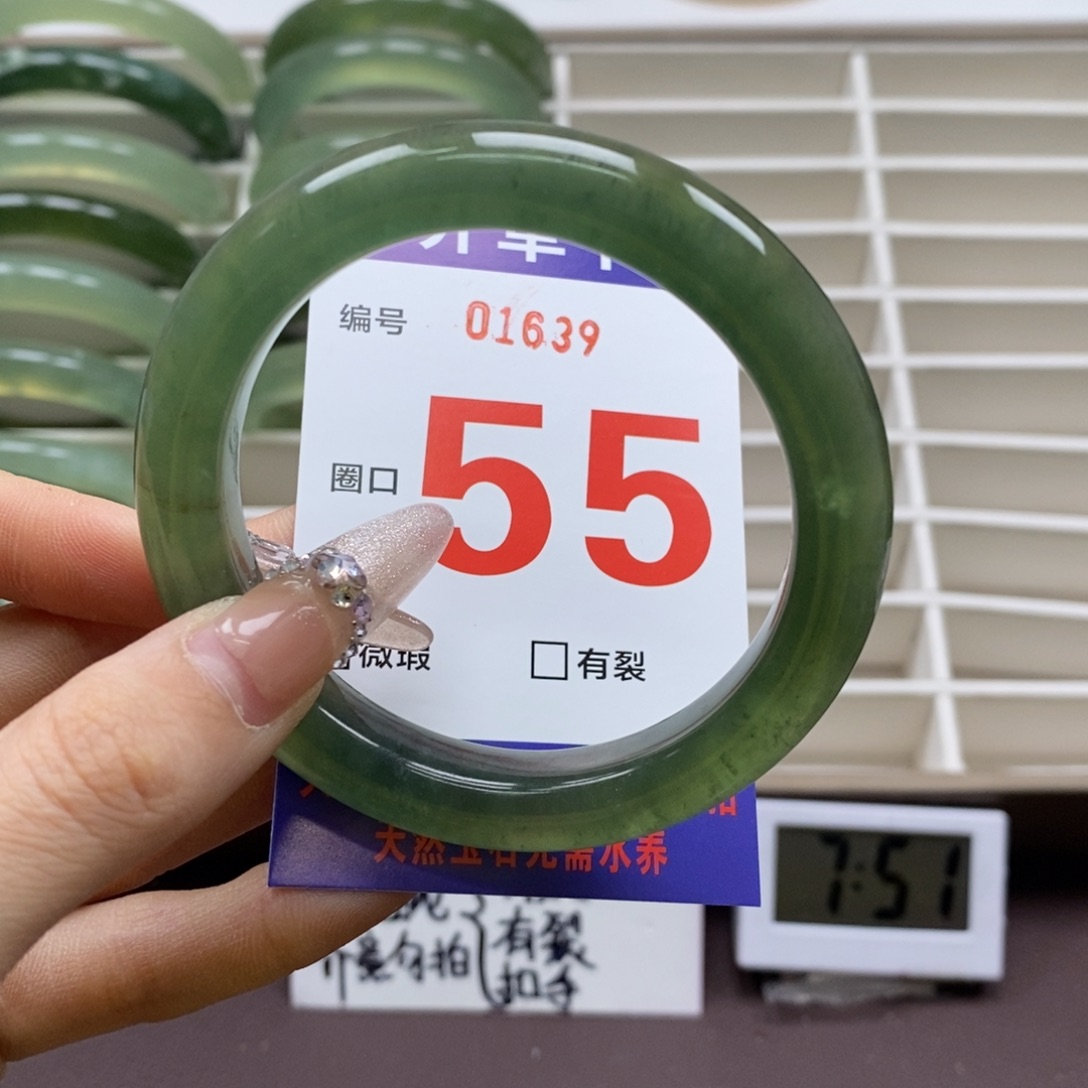 蛇纹石玉手镯未镶嵌