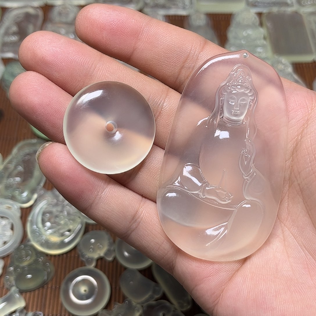 觀***月蛇纹石玉未镶嵌颈饰