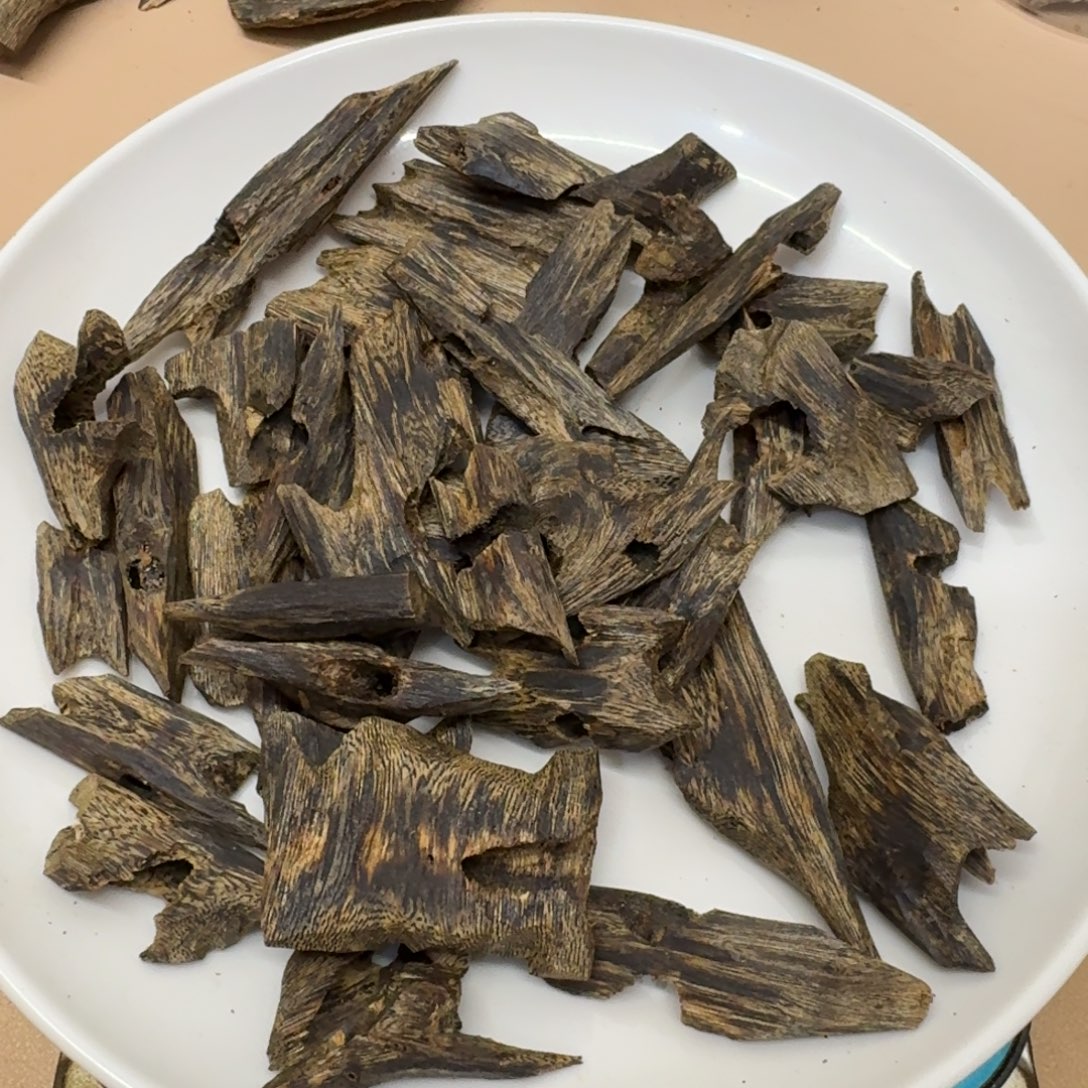 沉香碎屑沉香香霸高油块料100克