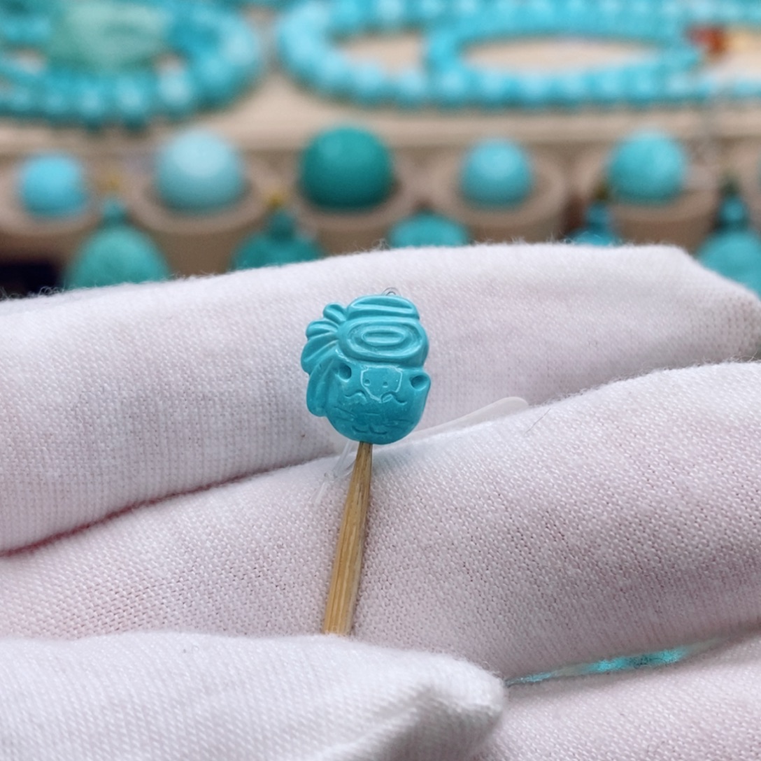 绿松石未镶嵌珠宝奇石