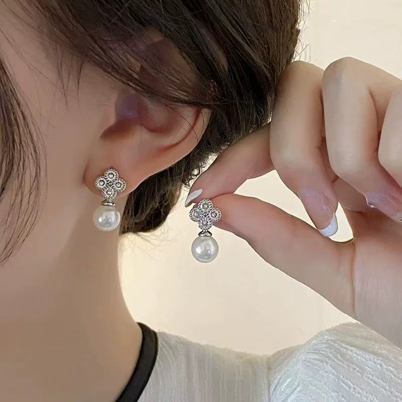 铜合金耳饰 2009小香风百搭花花珠珠耳钉