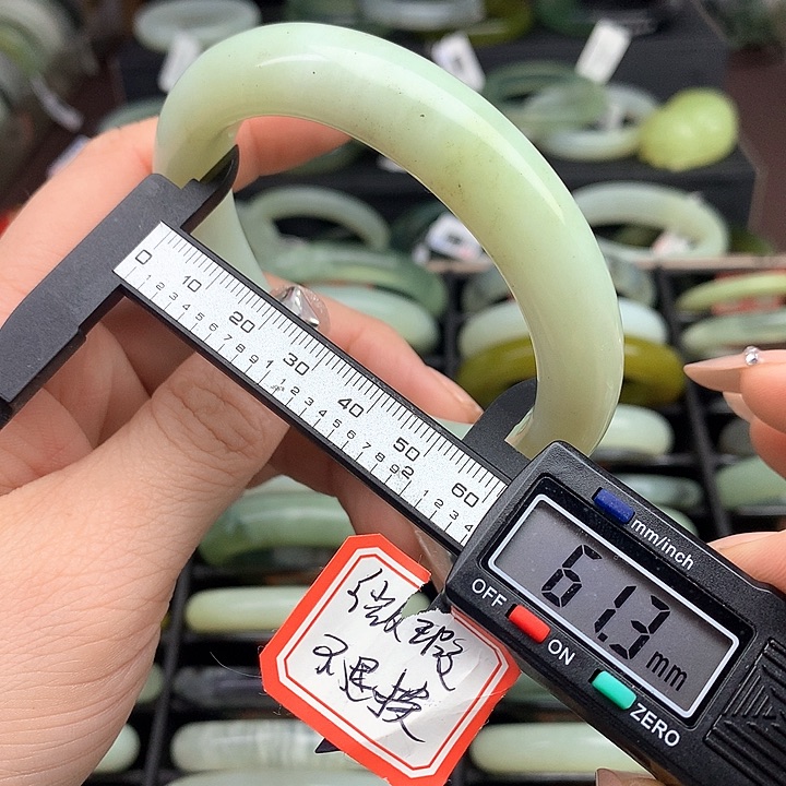 蛇纹石玉手镯未镶嵌570