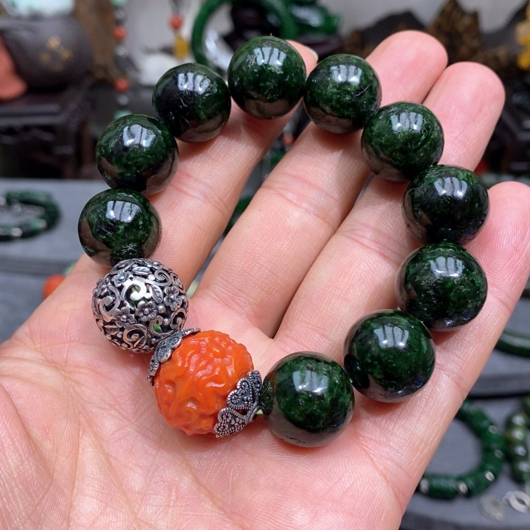 翡翠手链未镶嵌张*鲁漂亮美眉