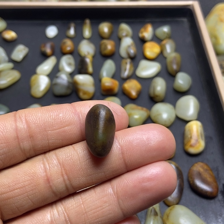 淡***8和田玉（糖玉）未镶嵌珠宝奇石