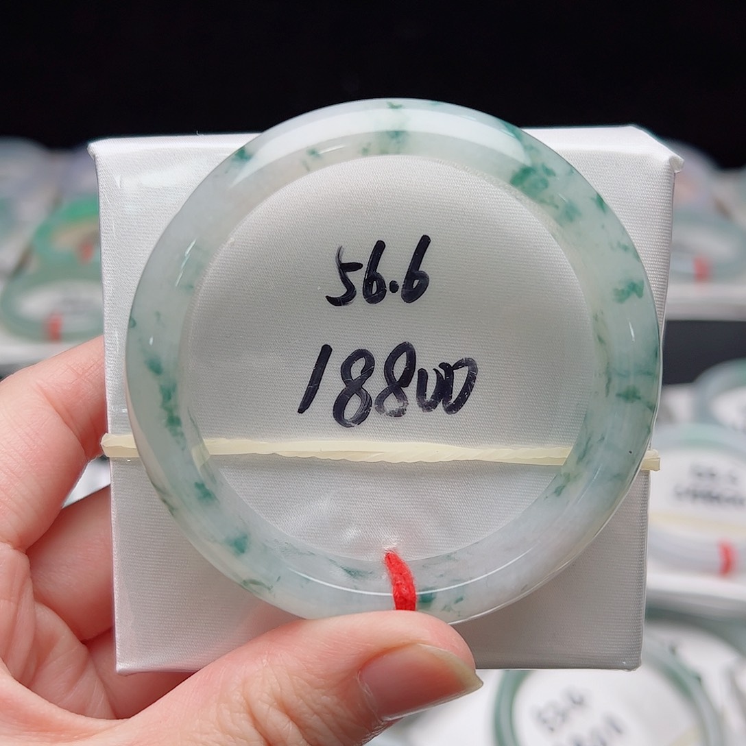 翡翠未镶嵌手镯A货