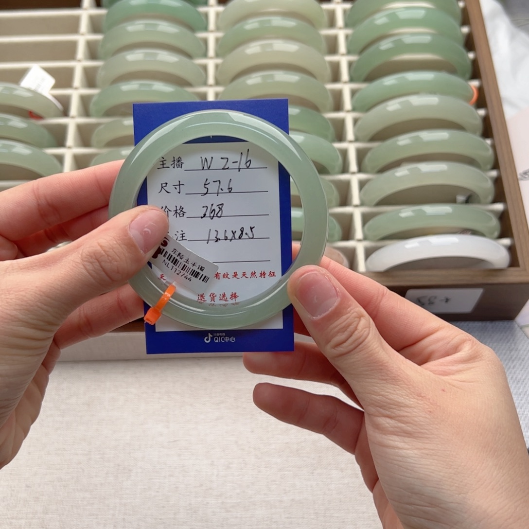 瑜***伽东陵石未镶嵌手镯