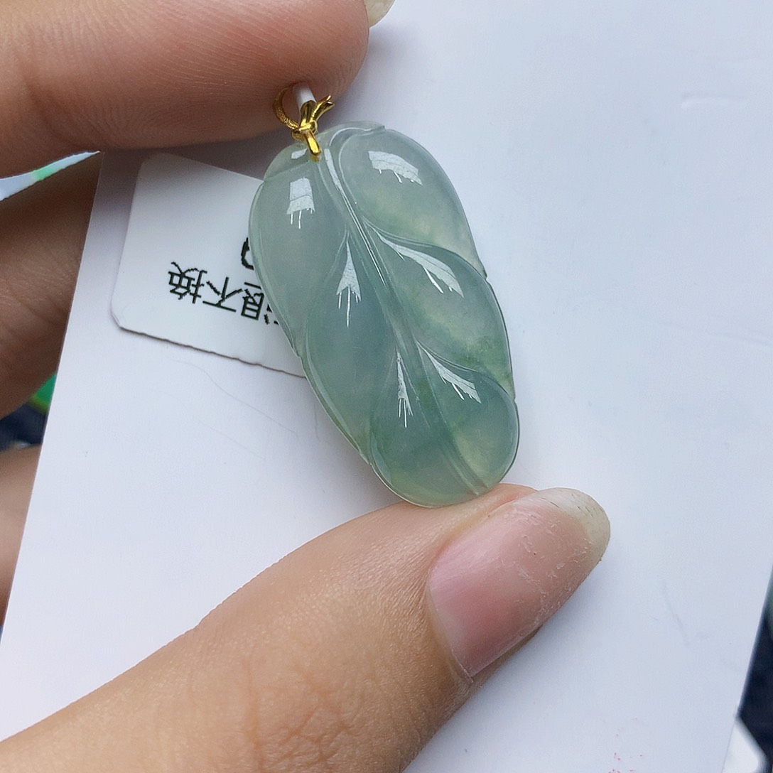 翡翠18K金镶嵌颈饰翡翠