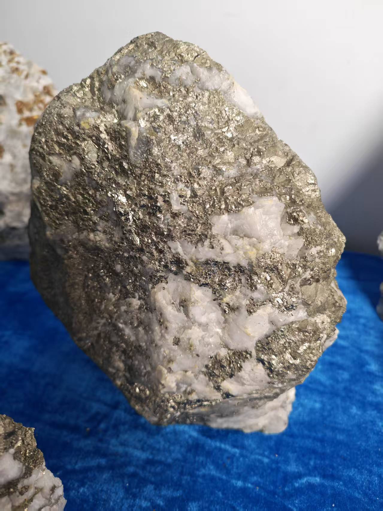 河南灵宝金矿石原石办公室商务会所馈赠摆件