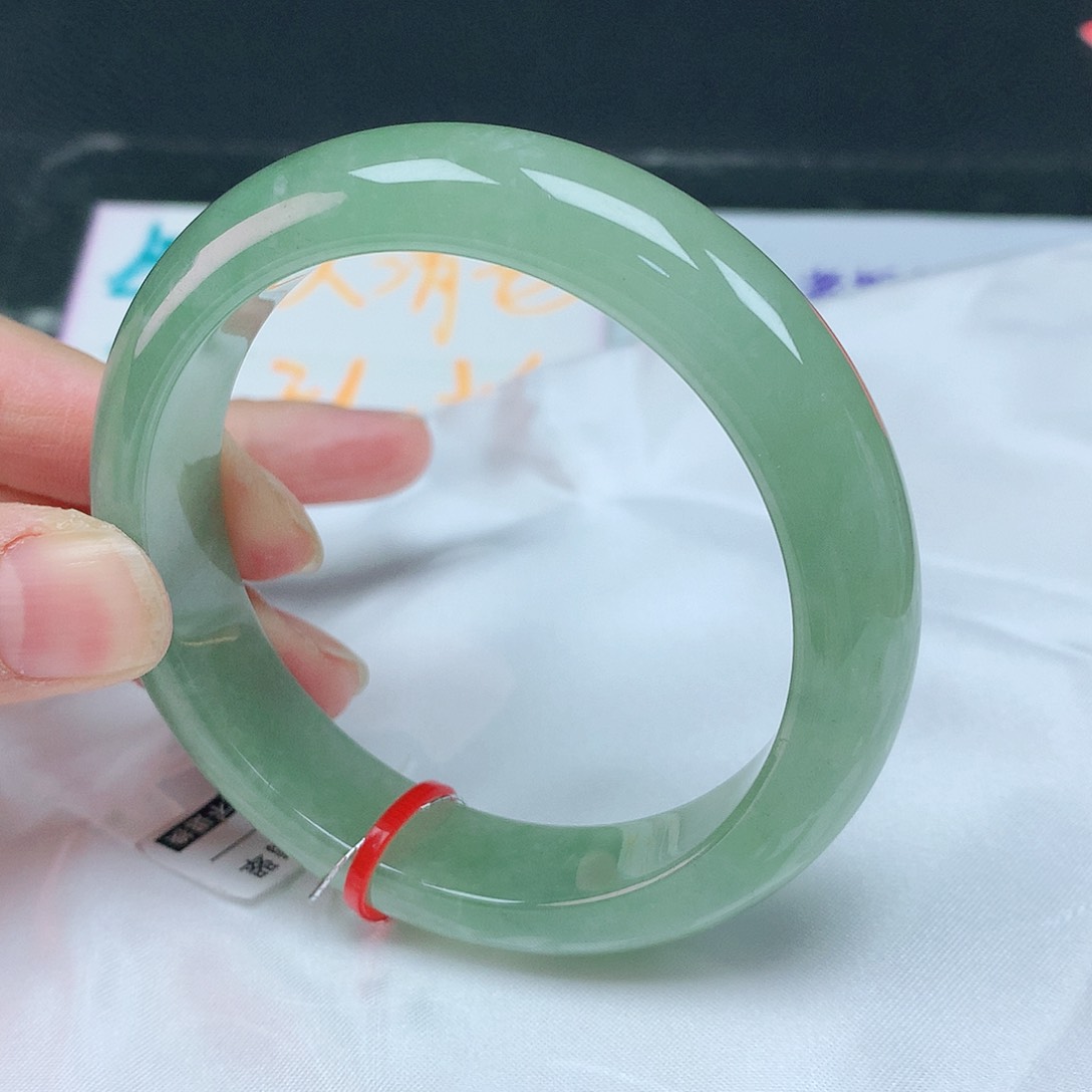 翡翠手镯未镶嵌56轮胎