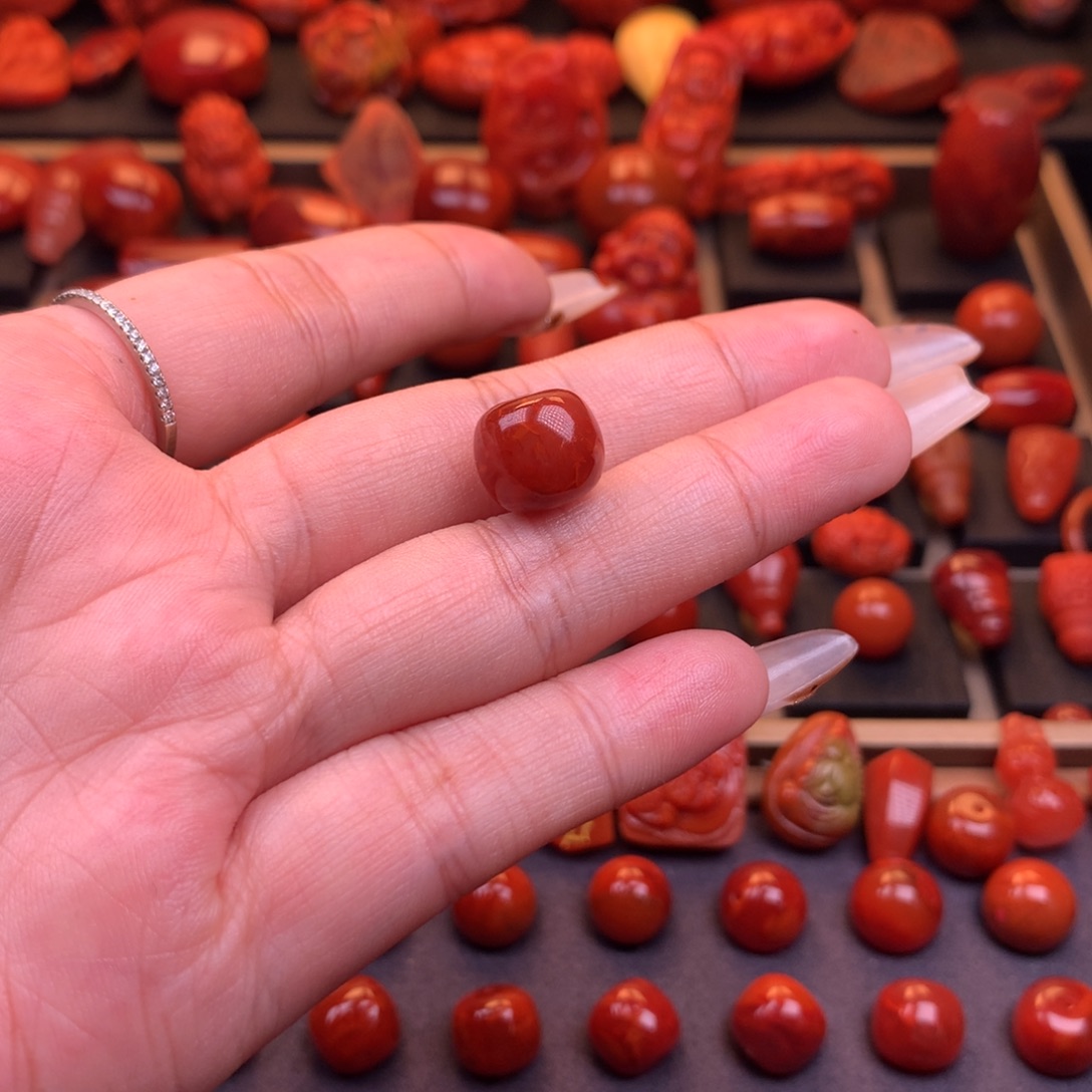 禾***禾南红玛瑙未镶嵌川料原矿老型单珠12mm