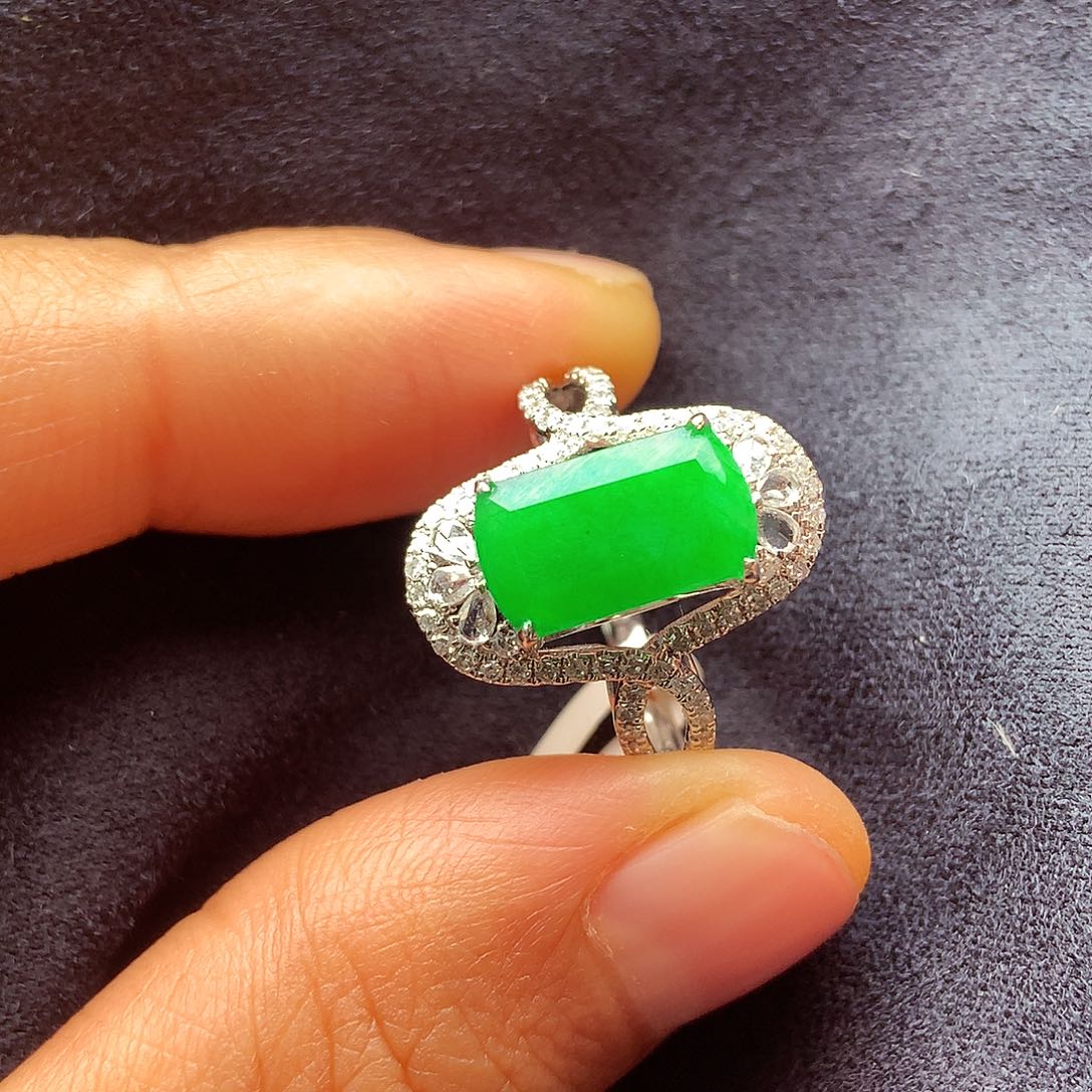 翡翠颈饰18K金镶嵌微*笑上新