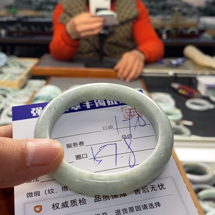 翡翠手镯未镶嵌翡翠手镯未镶嵌