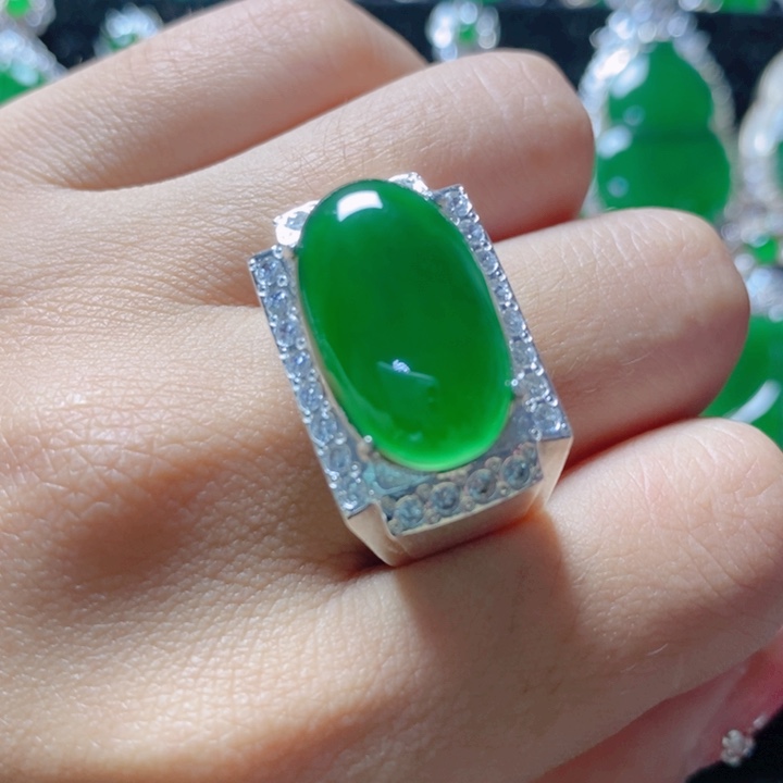 翡翠颈饰未镶嵌