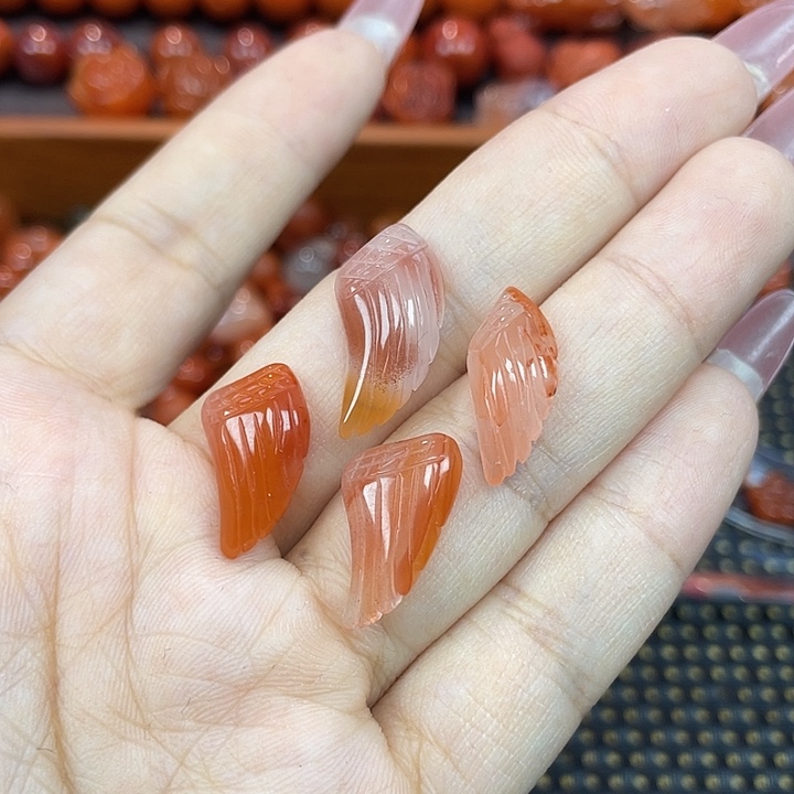 昊***海南红玛瑙未镶嵌颈饰翅膀