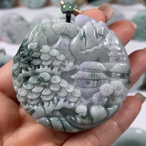 翡翠颈饰未镶嵌山水牌福利两面工福利