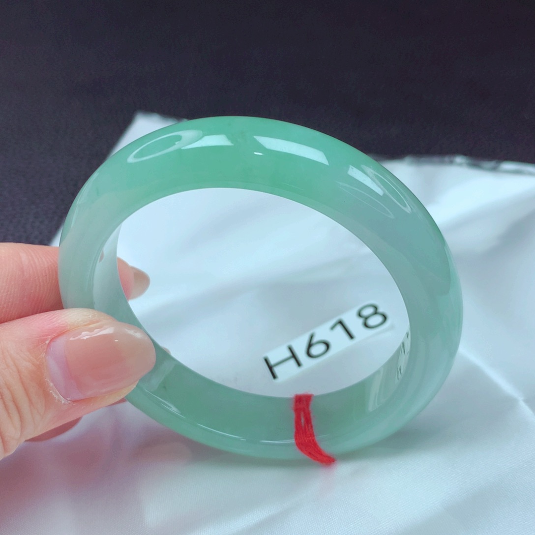 翡翠手镯未镶嵌手镯88