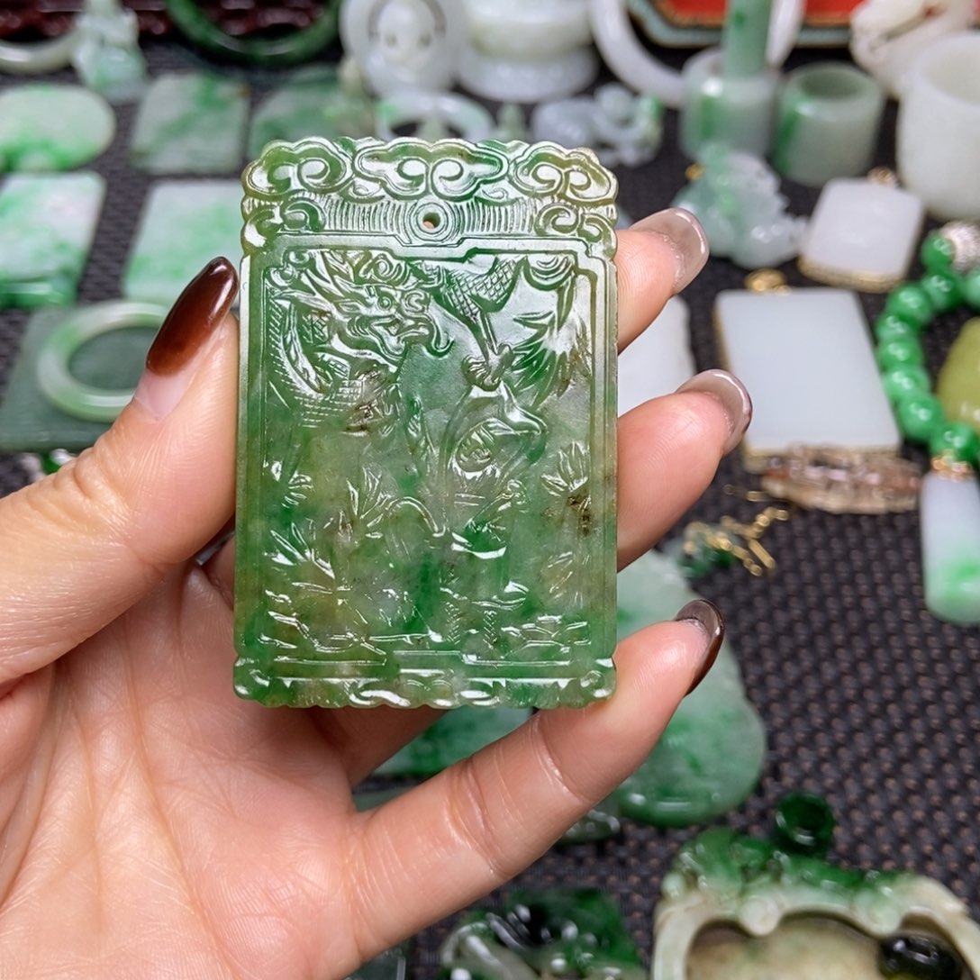 张***木翡翠未镶嵌挂件清