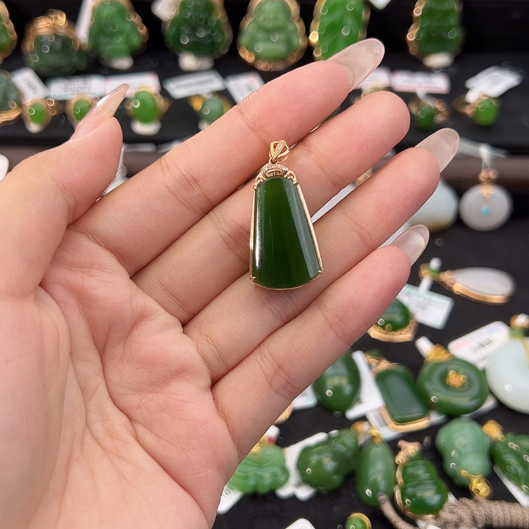 和田玉18K金镶嵌吊坠(不含链)