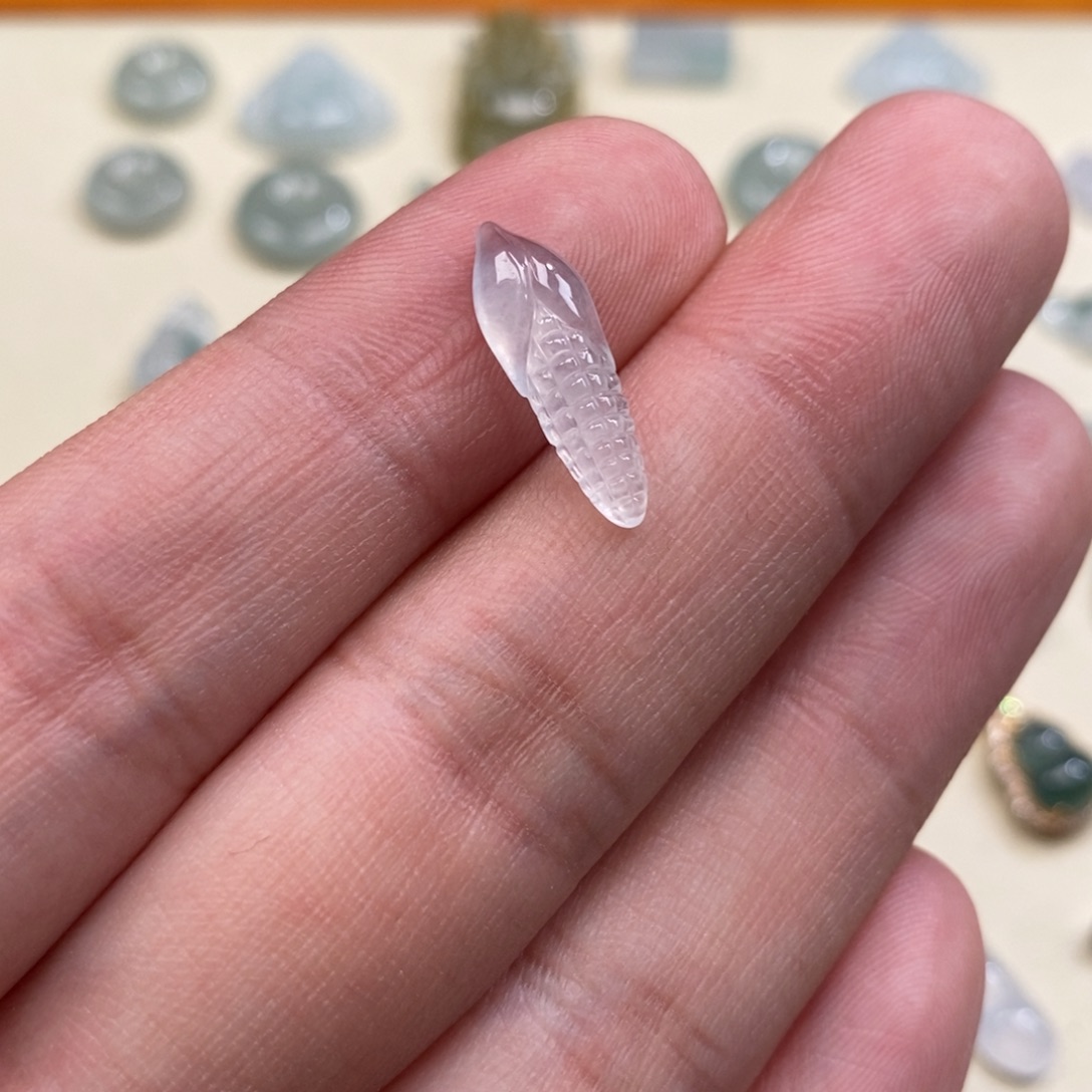 翡翠未镶嵌颈饰玉米