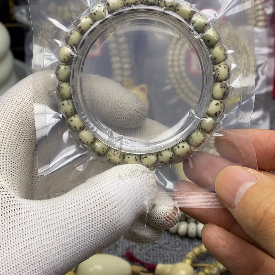 星月菩提手串87河豚绿背