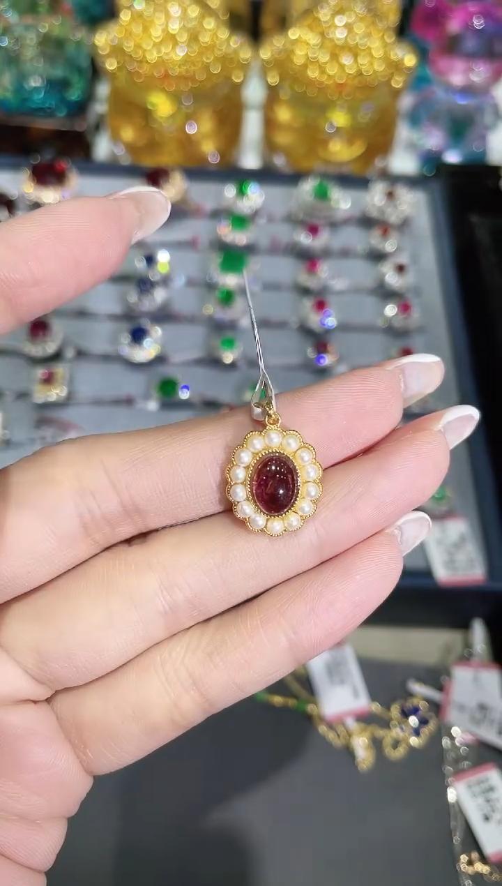 18K金镶嵌天然碧玺吊坠