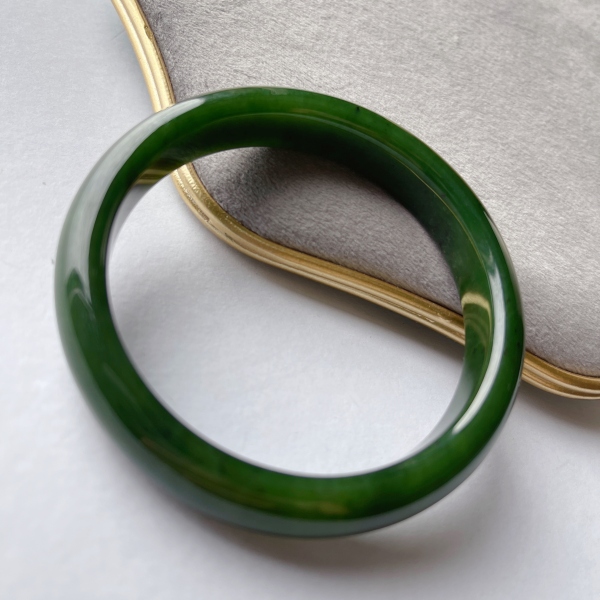 和田玉碧玉百搭手镯时尚宽镯精美女款绿色女士碧绿
