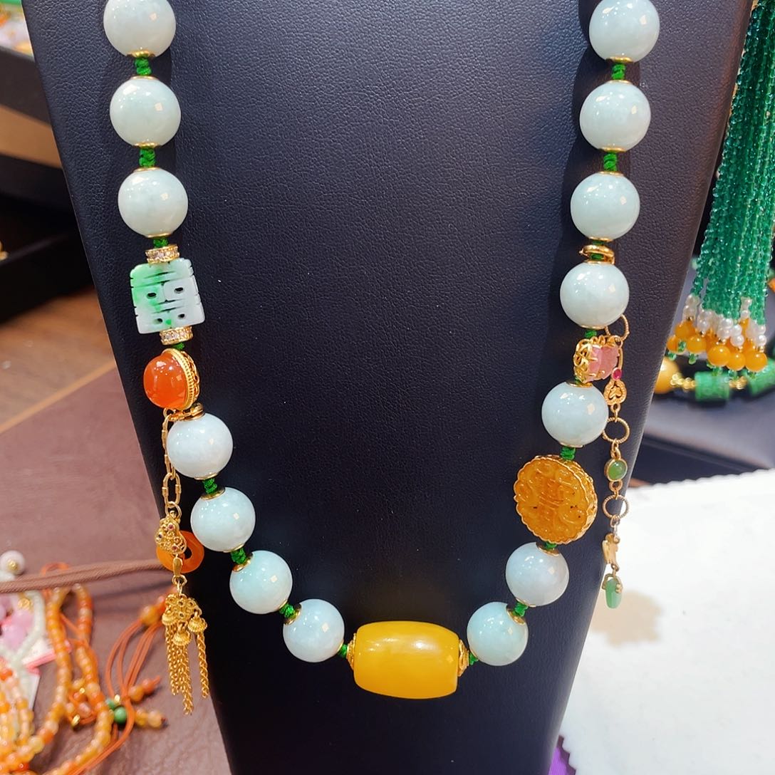 翡翠颈饰未镶嵌项链