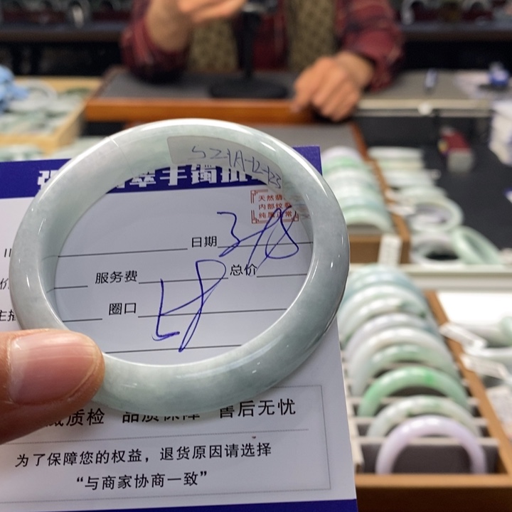 翡翠手镯未镶嵌翡翠手镯未镶嵌