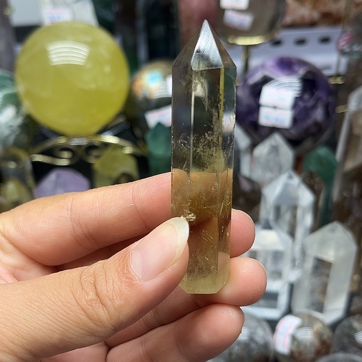 未镶嵌珠宝半成品水晶32克黄水晶柱。微瑕