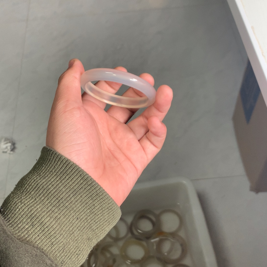 玛瑙/玉髓手镯未镶嵌睡*