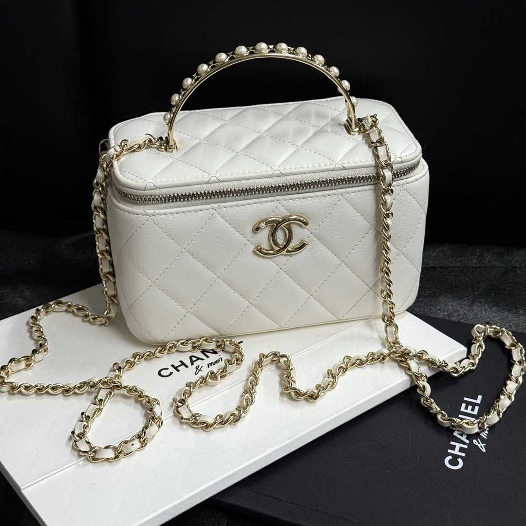 95新 Chanel/香奈儿 白金 羊皮 珍珠手柄化妆盒 长盒子/639342897