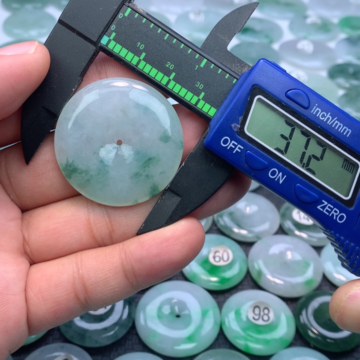 翡翠颈饰未镶嵌缅甸天然A货翡翠