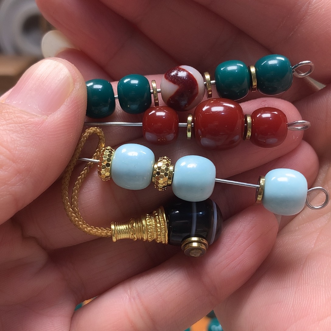 L***G颈饰琉璃三色9mm老行一套