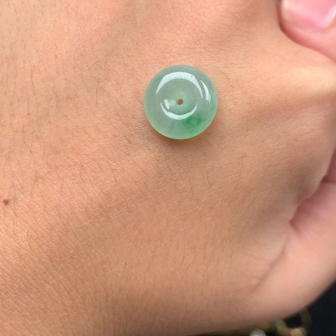 翡翠未镶嵌颈饰你是