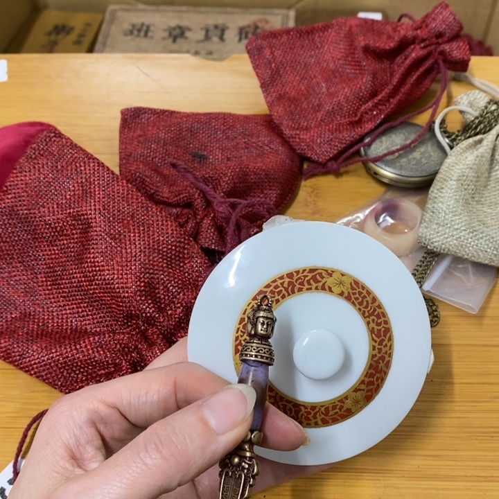 瓷片哈中古工艺品一件
