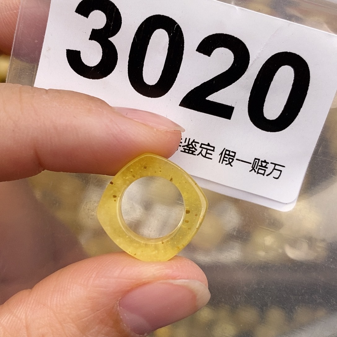 蜜蜡未镶嵌珠宝奇石10