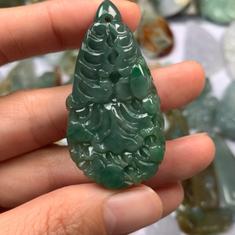 翡翠颈饰未镶嵌翡翠