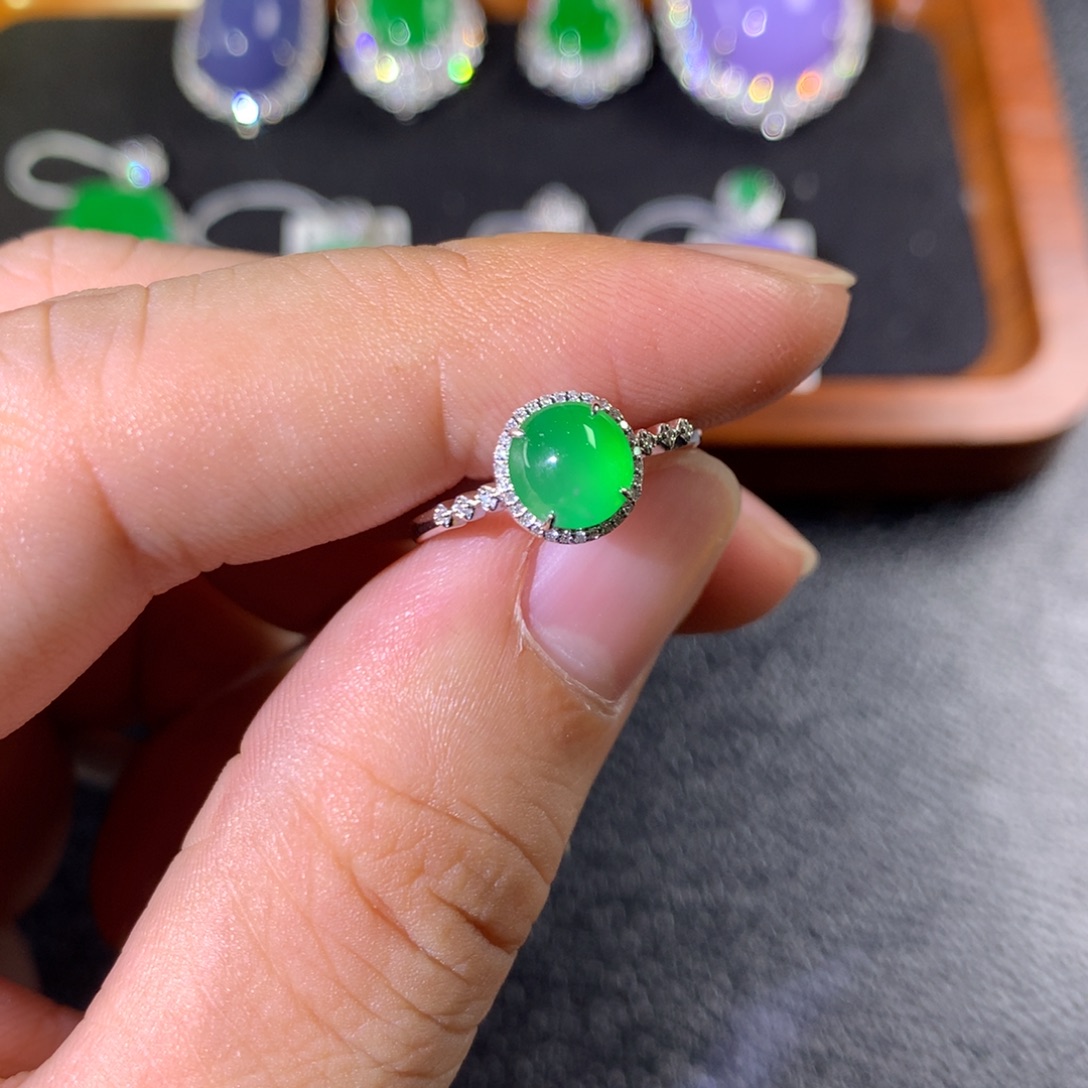 翡翠18K金镶嵌戒指翡翠