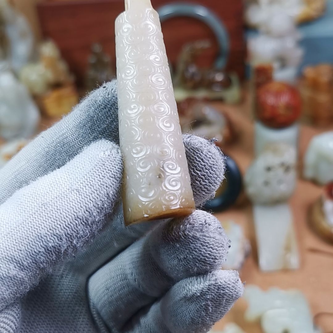 和田玉（糖玉）车挂未镶嵌春****岸