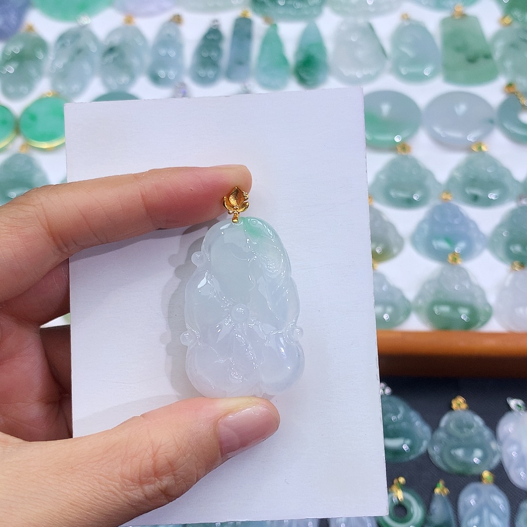 翡翠18K金镶嵌颈饰翡翠吊坠