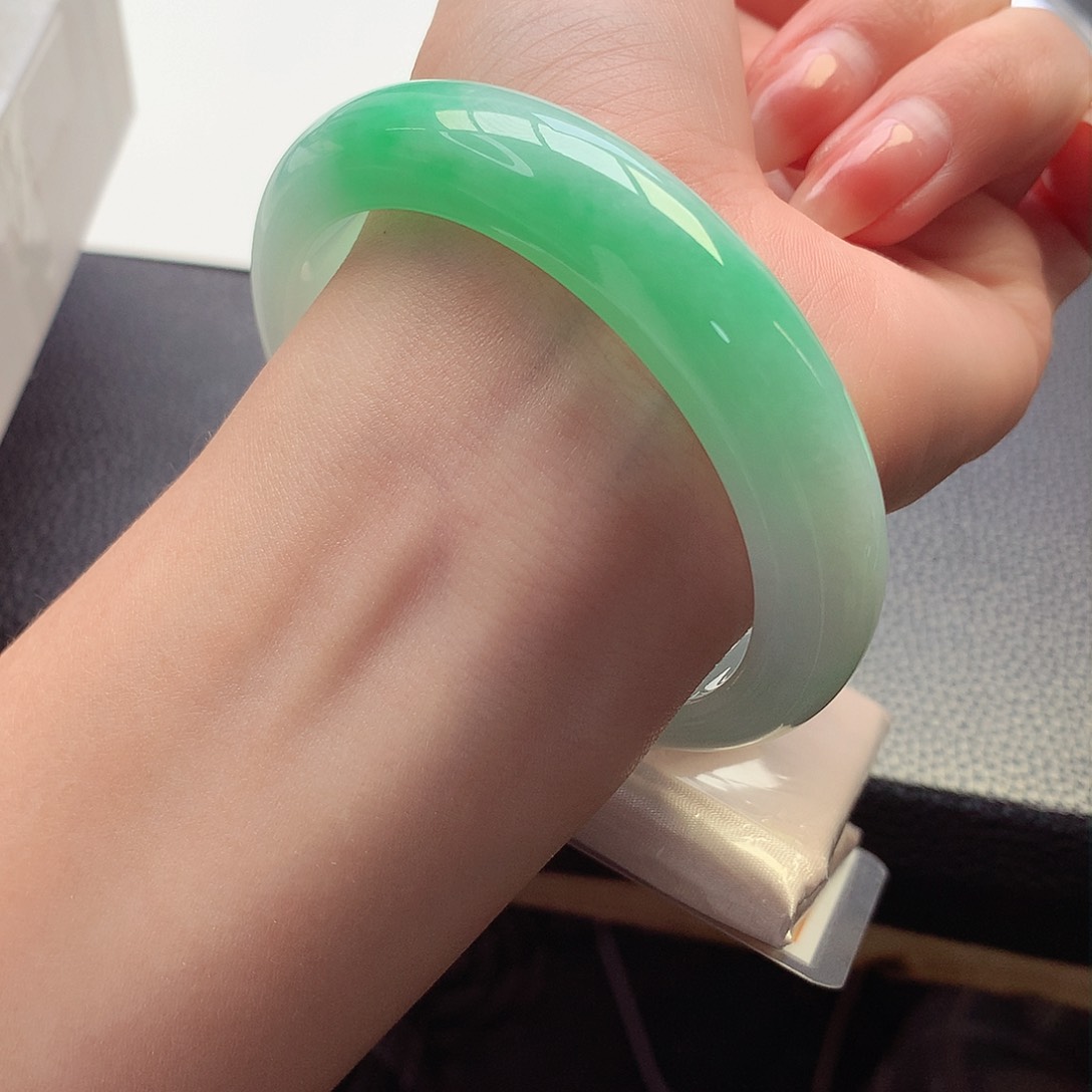 翡翠手镯未镶嵌天然A货翡翠56/57