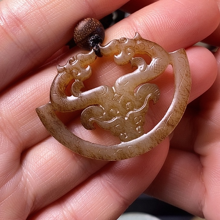 和田玉（糖玉）车挂未镶嵌